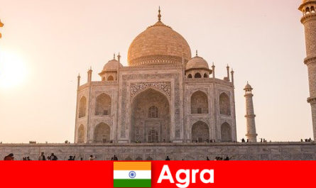 Внушителните дворцови комплекси в Агра Индия са съвет за пътуване за почиващите