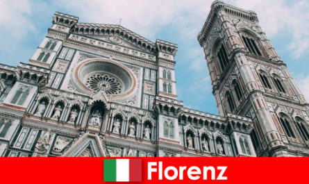 Флоренция с много исторически градове на изкуството привлича посетители от цял ​​свят