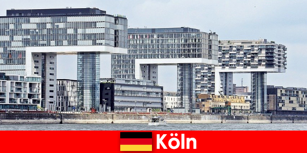 Внушителните високи сгради в Кьолн изумяват непознати