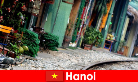 Ханой е очарователната столица на Виетнам с тесни улички и трамваи