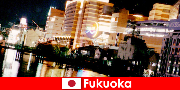 Многобройните дискотеки, нощни клубове или ресторанти на Фукуока са най-доброто място за срещи на почиващите