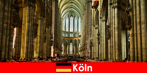 Поклонение за непознати на тримата свети крале в катедралата в Кьолн
