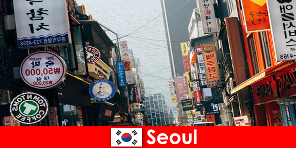 Сеул в Корея вълнуващия град на светлини и реклами за нощни туристи