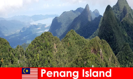 Почиващите изследват чудесното открито с фуникулера на остров Пенанг в Малайзия