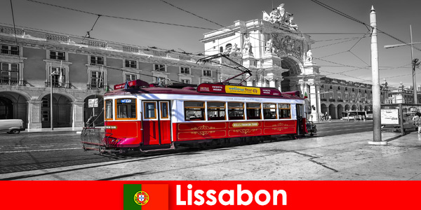 Лисабон в Португалия туристите го познават като белия град на Атлантическия океан