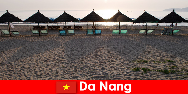 Луксозни курорти на красиви пясъчни плажове за туристи в Дананг Виетнам