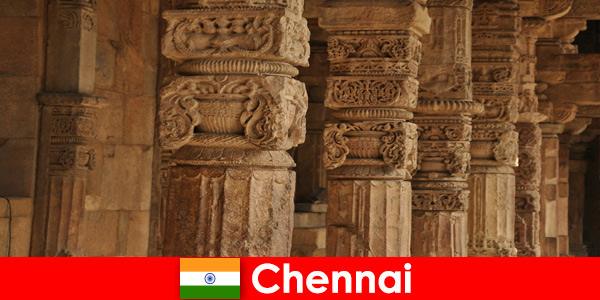 Чужденците посещават Ченай Индия, за да видят великолепните цветни храмове