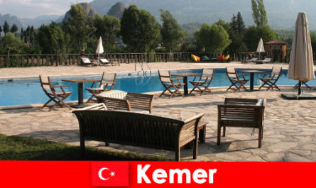 Евтини полети, хотели и къщи под наем до Кемер Турция за летни туристи със семейство