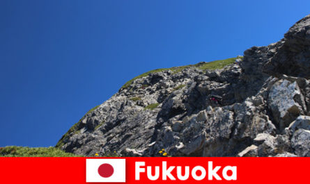 Приключенско пътуване до планините във Фукуока Япония за чуждестранни спортни туристи