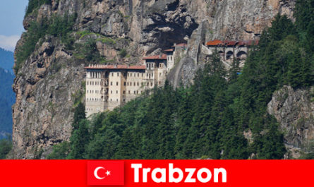 Руините на стария манастир в Трабзон Турция канят любопитни туристи да посетят