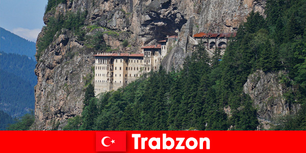 Руините на стария манастир в Трабзон Турция канят любопитни туристи да посетят