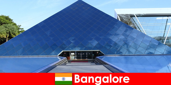 Бангалор Индия е най-доброто пътуване за студенти по инженерство