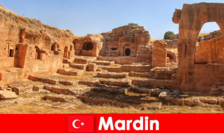Древни манастири и църкви за докосване за непознати в Мардин Турция