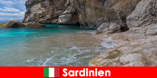 Остров на пещерите в Сардиния, Италия за разглеждане