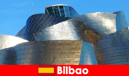Вътрешен съвет Билбао Испания предлага модерна градска култура за младите пътешественици