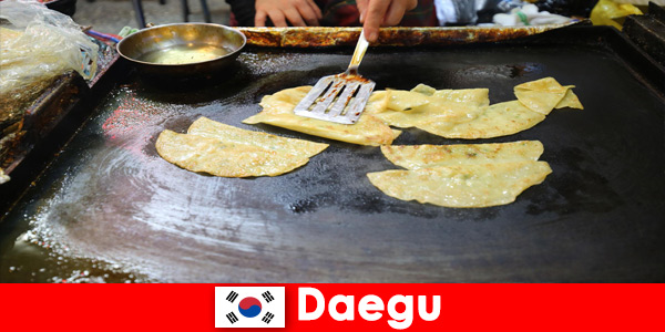 Голямо разнообразие от местни деликатеси в Тегу Южна Корея