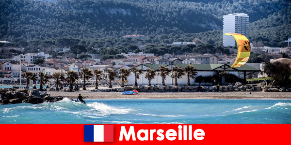 Водните спортове са много популярни по средиземноморското крайбрежие в Марсилия, Франция