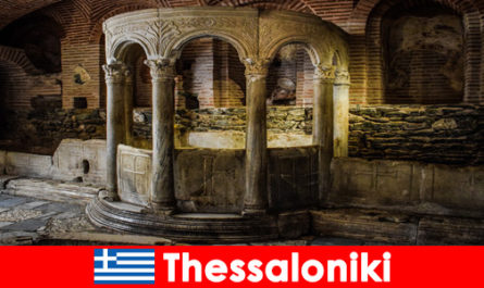 Почиващите в Солун Гърция посещават джамиите, църквите и манастирите