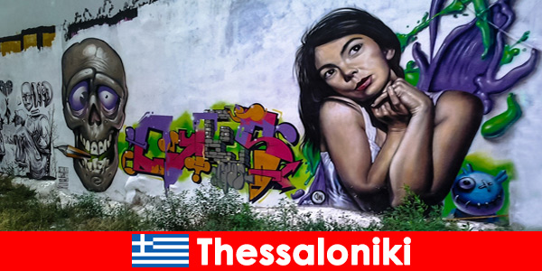 Уличните галерии с графити са популярни в Солун, Гърция