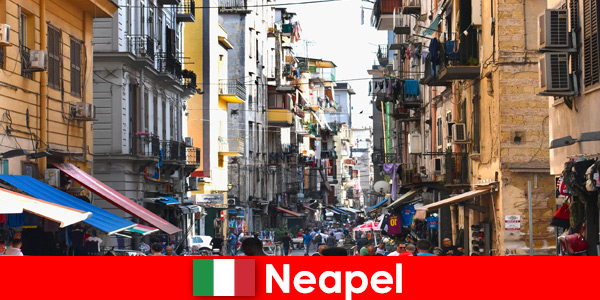 Разходката из центъра на Неапол в Италия винаги е истинска радост от живота