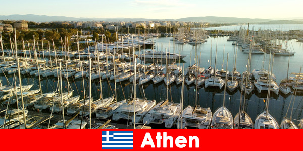 Пристанището на Атина Гърция винаги е магнит за почиващите