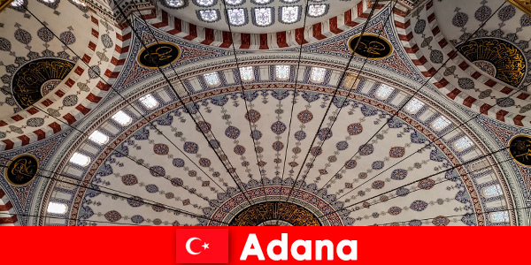 Богато украсените джамии са отворени за всеки посетител в Адана Турция