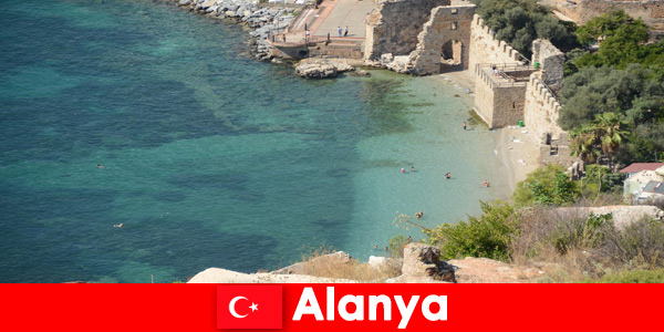 Фантастични плажове и много забележителности за откриване в Алания Турция