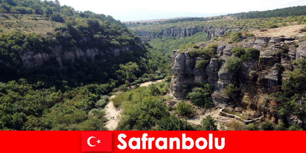 Туризъм и наслаждаване на местната кухня на почивка в Сафранболу Турция