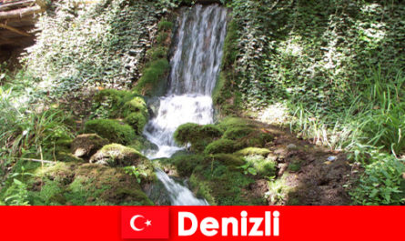 Пътешествениците сред природата посещават уникални места в Денизли Турция