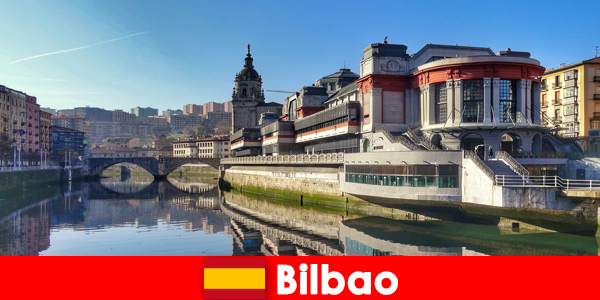 Препоръчайте разходки с лодка из града с изглед към много забележителности в Билбао Испания