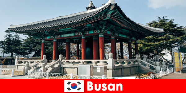 Украсените храмове в Пусан Южна Корея винаги си заслужават да се видят