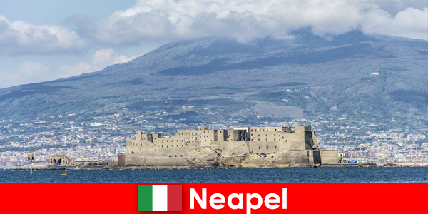 Насладете се на прекрасни исторически места в Неапол Италия
